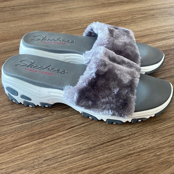 Skechers womens D'lites - Double Date chunky platform fuzzy faux fur gray Sz 11 - Picture 1 of 6